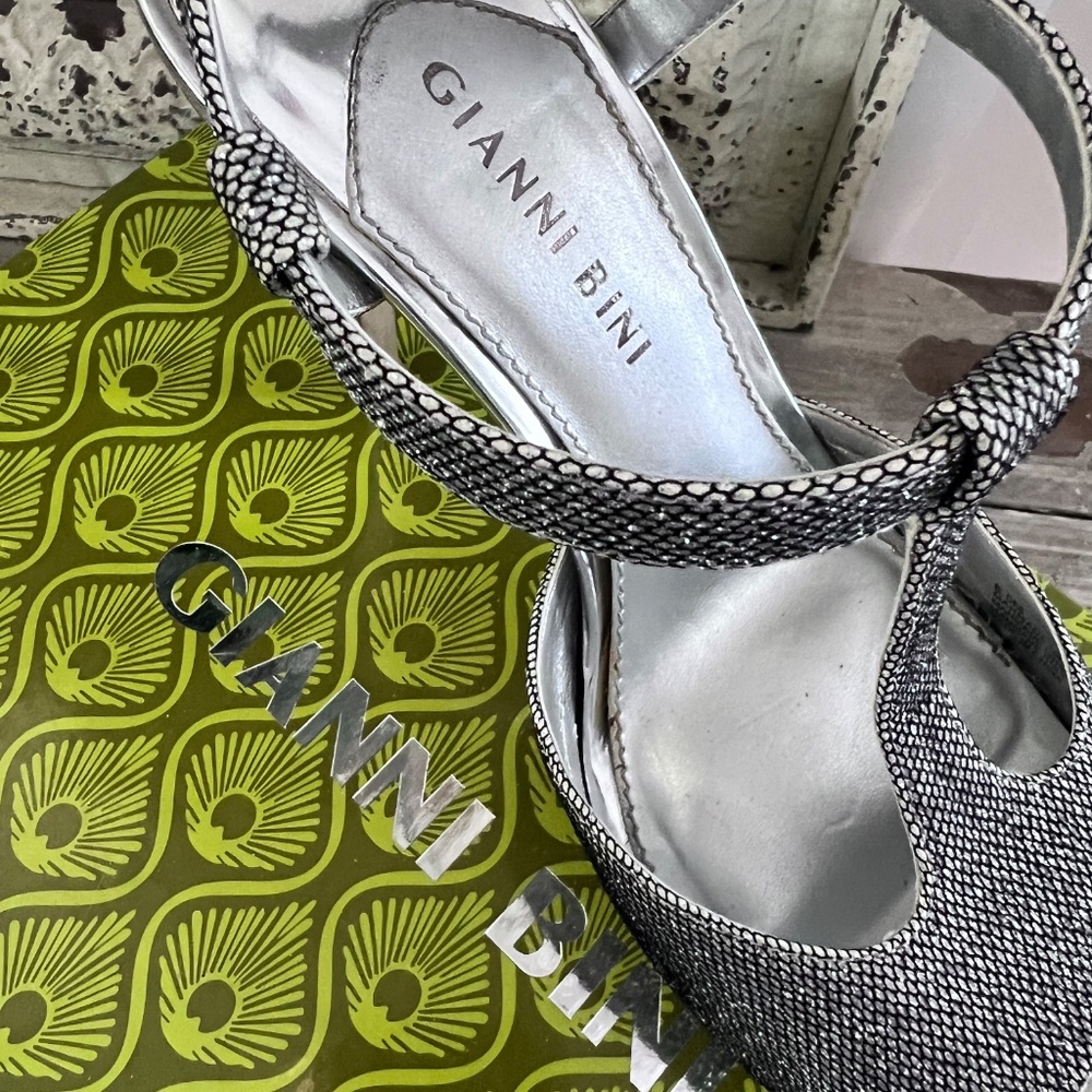 Gianni Bini Metallic Silver Platform Heels. - Picture 7 of 11